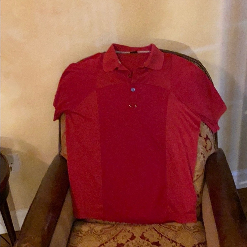 Oakley, short sleeve three button polo